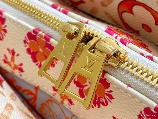 WIS East ONTHEGO VUITTON LOUIS West 1021